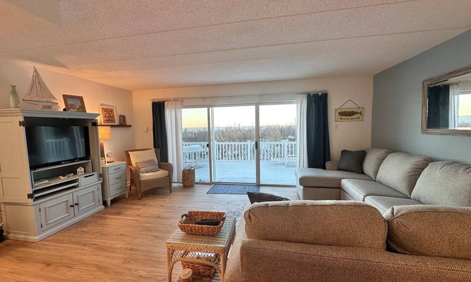 North Ocean City Condo | North OC Oceanfront Condo. Big deck. Entire 1st floor. fully remodeled in 2025.