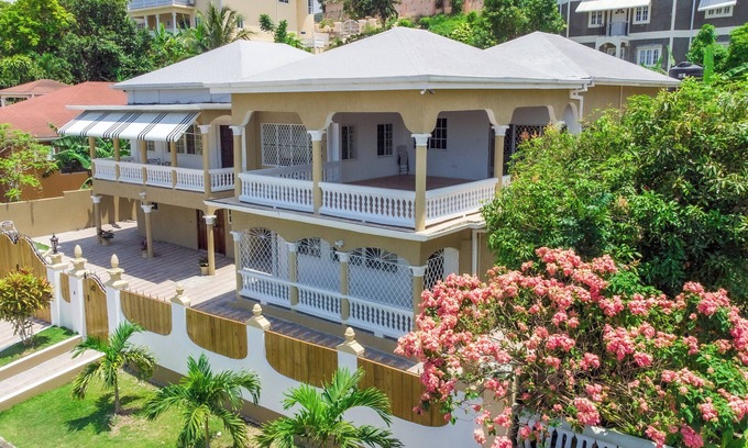 Mammee Bay Apartment | North Ritz Villa - Second Floor - 3 Bedroom Apartment