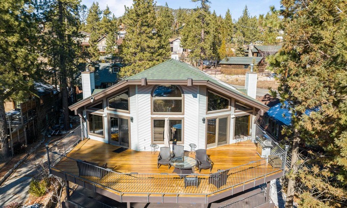 Fawnskin House | North Shore Lakefront - 6 Bedroom Lakefront - Game Room, Views, AC