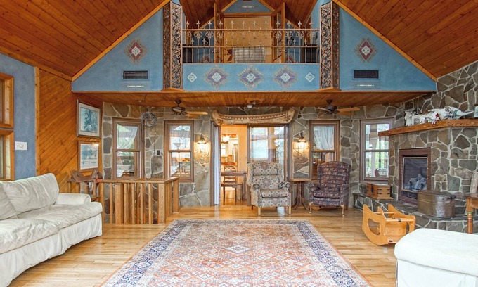 Snowshoe House | North Westridge 139 This amazing 6 bedroom home can accommodate 26 people