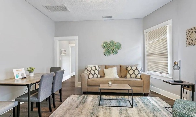 Springfield Apartment | Northeast Florida Retreat