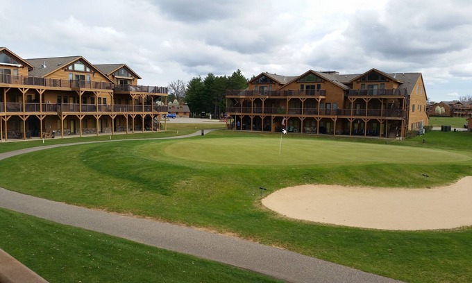 Arkdale Condo | Northern Bay Golf Resort Large condo with stunning first hole golf views