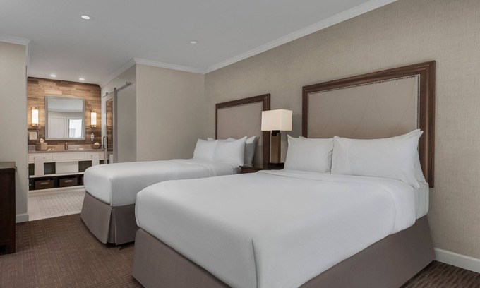 Napa Hotel | Northern California Getaway! 4 Comfortable Units, Onsite Golf Course, Pool!