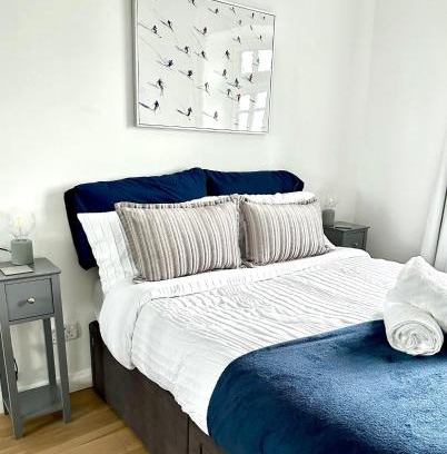 Lavender Fields House | Northern Line Double Room Stay with Free Parking