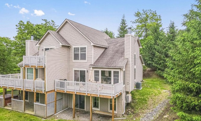 Tannersville House | Northridge 347
