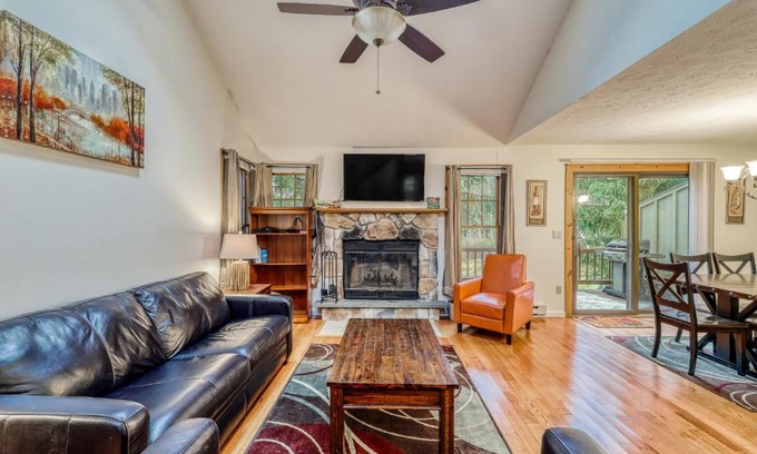 Tannersville House | Northridge 410