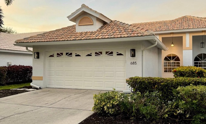 Vanderbilt Beach Villa | Northshore Lake Villa-West of Tamiami-Sidewalk to Wiggins Pass Beach- 3bds 2 bth