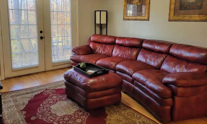 Greenwood Condo | Northside Condo with Wooded View