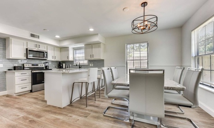 Northside House | Northside Nest|Fenced|Ports|Pet
