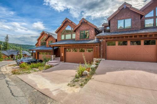 Sandpoint House | Northwest Passage Retreat
