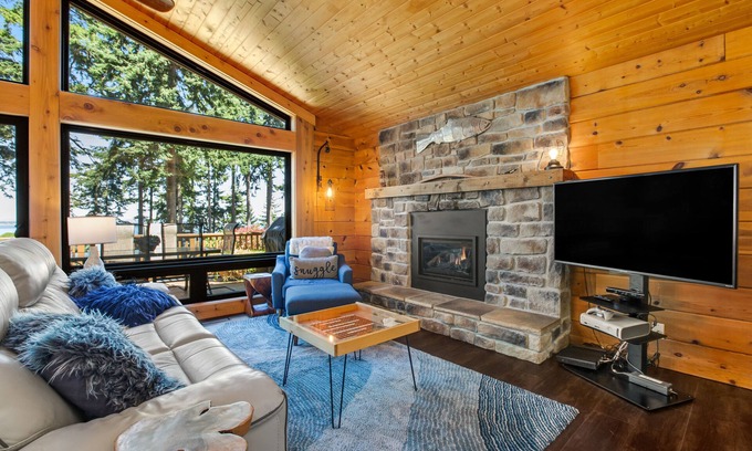 Coupeville House | Northwest-style cabin with stunning ocean views & nearby beach access