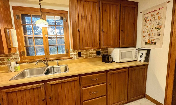 Waupaca Cabin | Northwoods Cabin on private lake. Across the street from Waupaca Chain 'O Lakes.