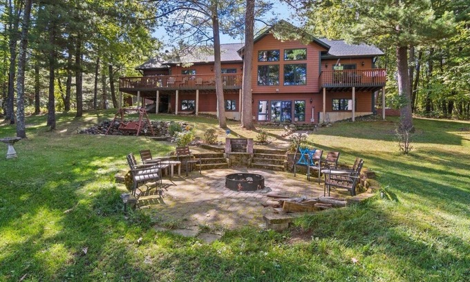 Hayward House | Northwoods Hayward Haven. Private 3 bedroom 3 bath, sleeps 8 very comfortably.