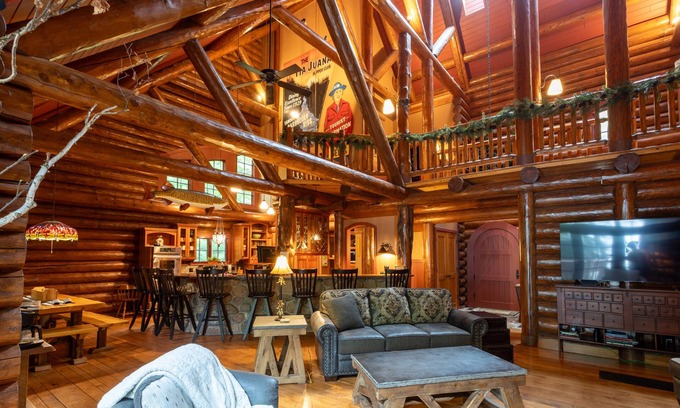 Phelps Cabin | Northwoods Lake Escape Bonfires, Boats & Fish!