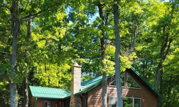 Ainsworth Cottage | Northwoods Lakeside Family Vacation Cottage w/Private Pier ***Newly Renovated***