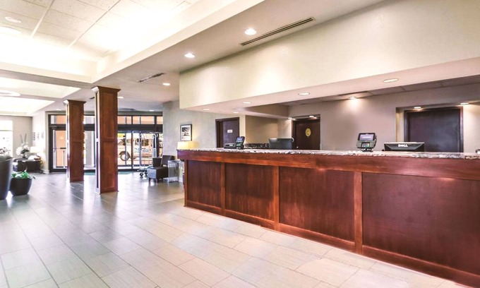 Milwaukee Hotel | Norwood Inn & Suites Milwaukee