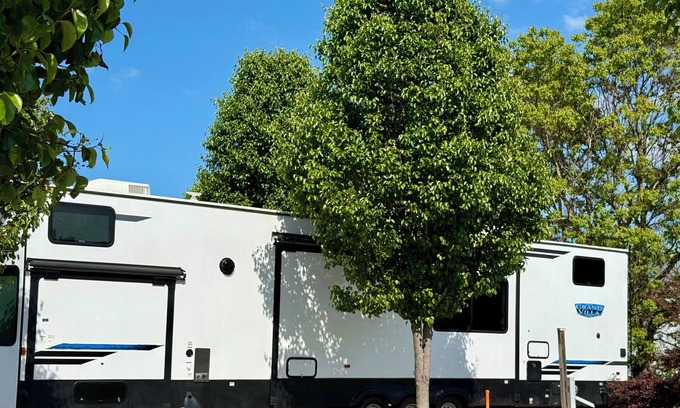 Fair Play House | Not camping, GLAMPING! Beautiful 45’ park model RV. Adults over 18 only.