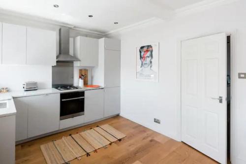 North Kensington Apartment | Notting Hill Home on Tree-Lined Street Near Tube Stations