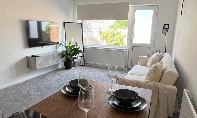 Mapperley House | Nottingham 2-bed House, Sleeps 4, Pet Friendly