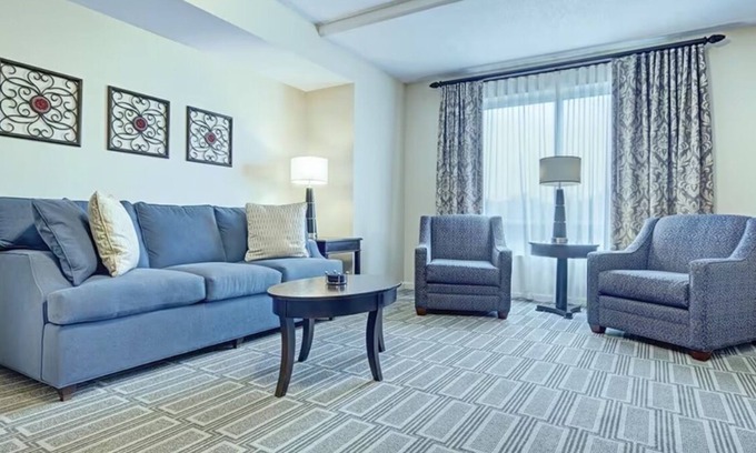 Old Town Alexandria Resort | Nov 17-21 Charming Old Town Alexandria 2 Bedroom Deluxe Unit -Minutes from Metro