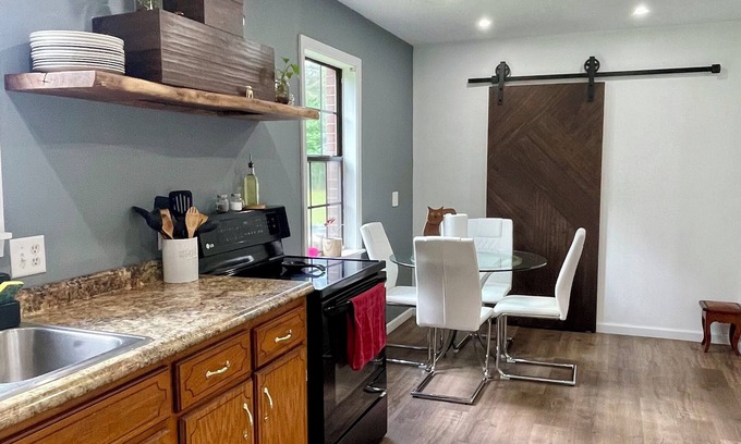 Tupelo House | NOW ACCOMMODATING 4 GUESTS!