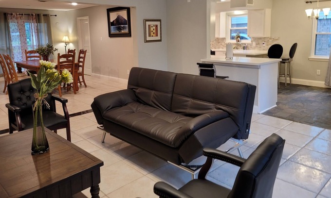 Westbury House | NRG Stadium/ Downtown/China Town/ Medical Center