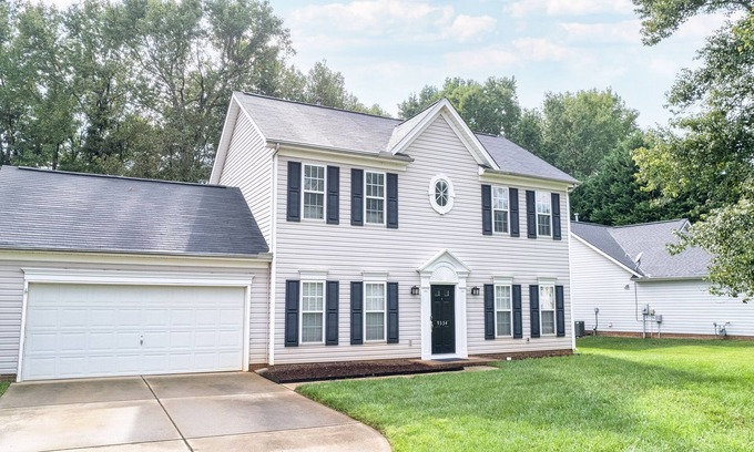 Provincetowne House | nSpacious Cozy 3br Home Near Shops w Yard