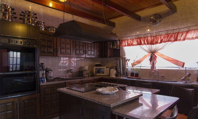 Greater Johannesburg Metropolitan Area Bed & Breakfast | Nthateng Bed and Breakfast Tourism
