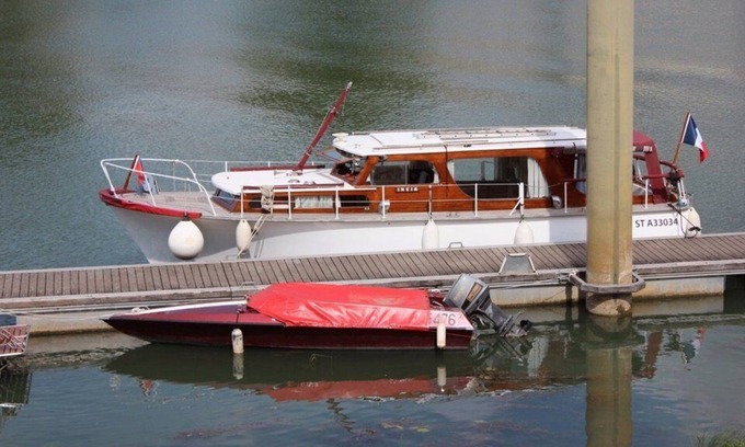 Arles Boat Rental | Nuit Insolite sur une Vedette en Arles "pearce"