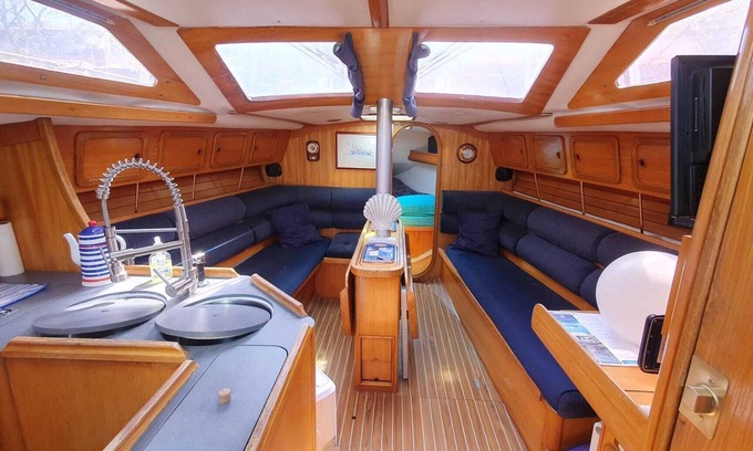 La Rochelle City Centre Boat Rental | Nuits au Port - Navire à Quai au Vieux Port - Super Castor