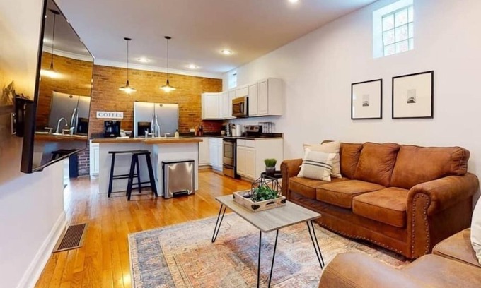 Phoenix Hill House | NuLu Private Home|Backyard|Parking