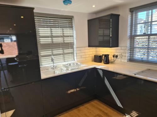 Topsham House | Number 10 - Stunning brand new house - sleeps 6 - free parking