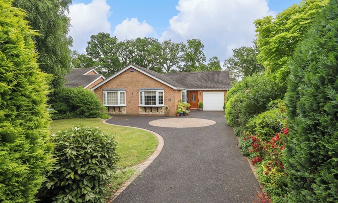 Woodhall Spa Cottage | NUMBER 16, with a garden in Woodhall Spa