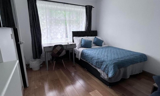 Horley Bed & Breakfast | Number 25