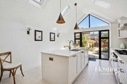 Henley House | Number Ten - Beautiful 3-Bedroom Luxury Home