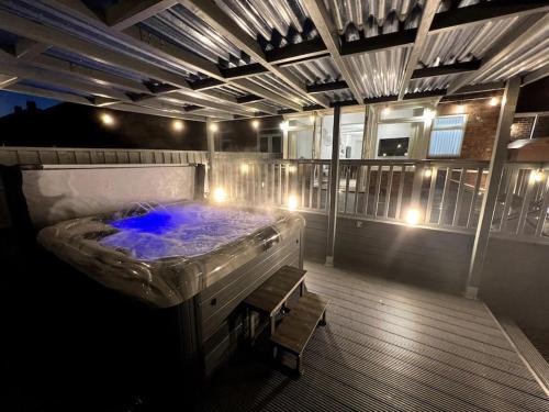 Newcastle-upon-Tyne House | Numero Venti Aparthouse wifi parking Hot Tub