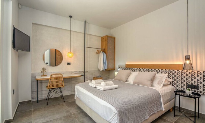 Trachilos House | Nusa retreat - 6-bedroom sea-view residence with private pool and garden
