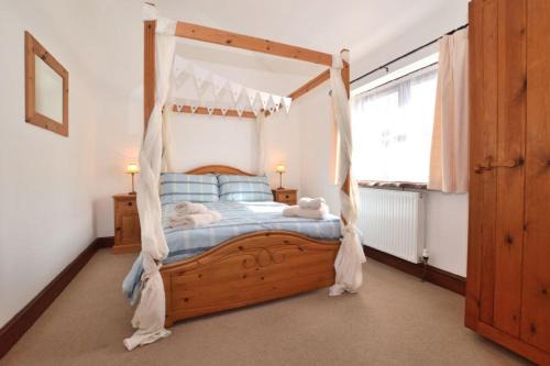 Tiverton House | Nuthatch near Huntsham