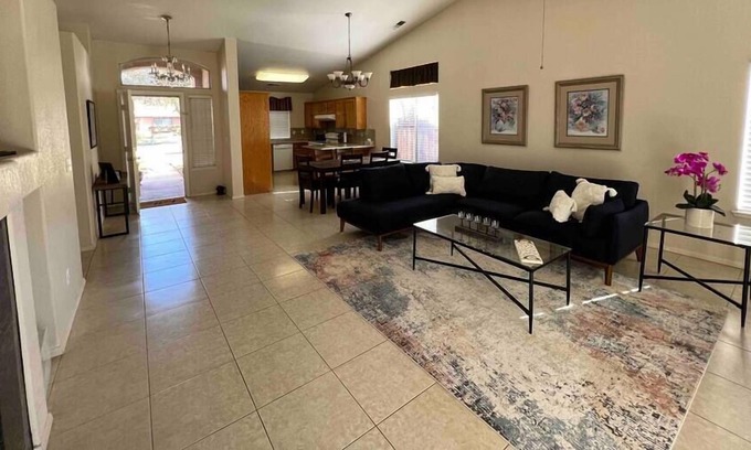 Fresno House | NW Fresno Home in quite relaxing neighborhood