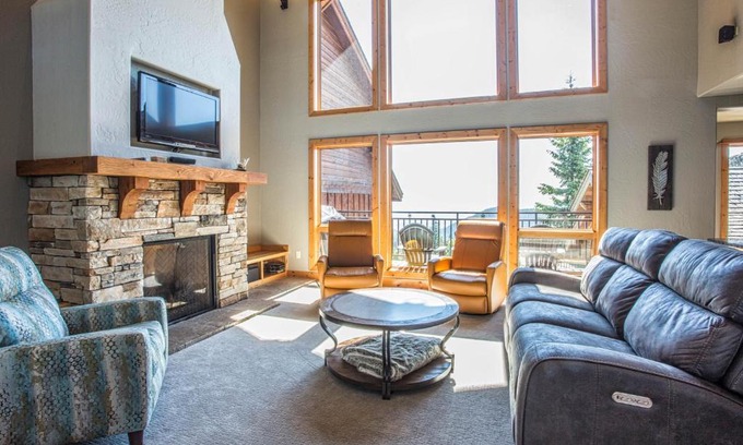 Sandpoint House | NW Passage #205