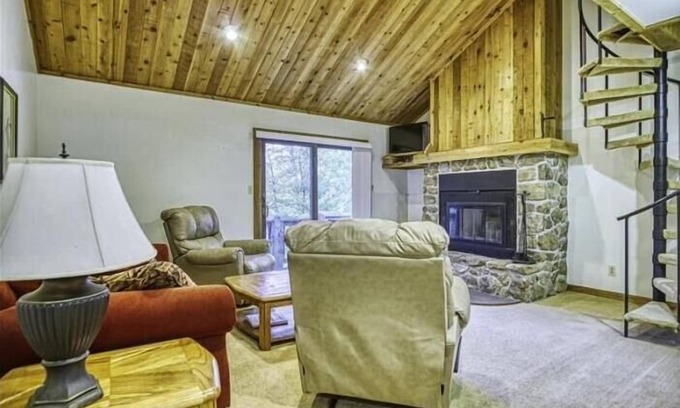 Timberline Condo | NWF8-Budget Friendly Timberline Condo! sleeps 8