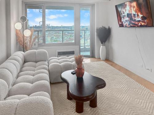 East Harlem Apartment | NYC 5th ave Central Park penthouse balcony 3bedroom oasis