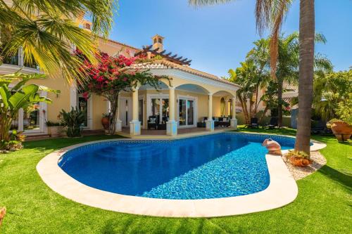 Portimao Apartment | Oásis Tropical, Jardim e Piscina!
