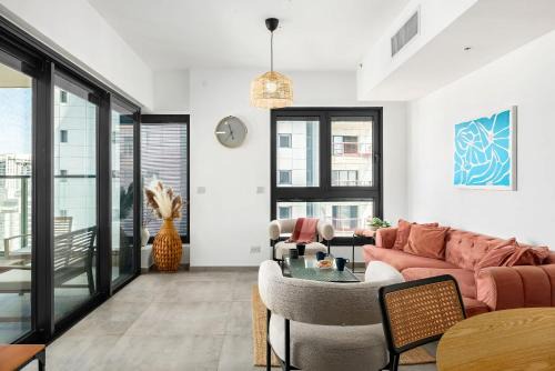 Bat Yam Apartment | O&O Group - 3BR Skyline Retreat on the 24th Floor