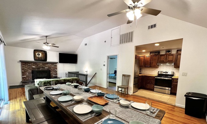 Hamlin House | Oak Circle Chalet - Poconos Gated community 1 min. walk to Deerfield lake!