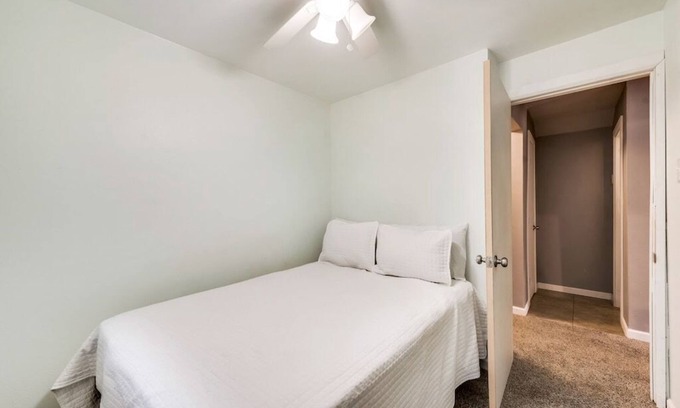 Oak Cliff Apartment | Oak Cliff Guesthouse- Experience Tiny House Living