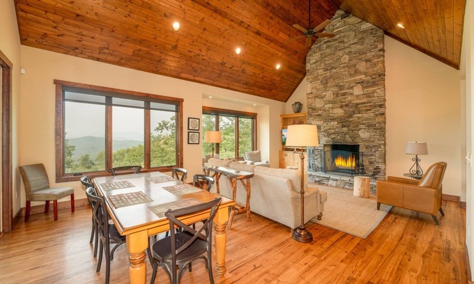 Pisgah Forest House | Oak Cottage in Sutton Knob | 2 Bed, 2 Bath