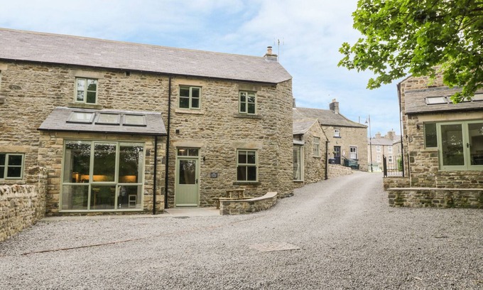 Barnard Castle Cottage | OAK COTTAGE, pet friendly, with a garden in Middleton-In-Teesdale