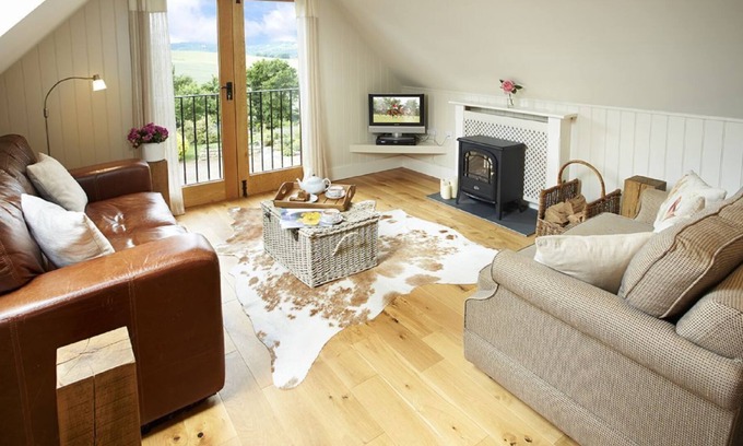 North Moreton Apartment | Oak framed barn provides is an idyllic romantic retreat