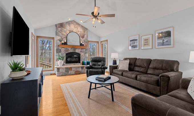 Markesan House | Oak Haven Retreat, Oak Haven Retreat - Charming Green Lake Property